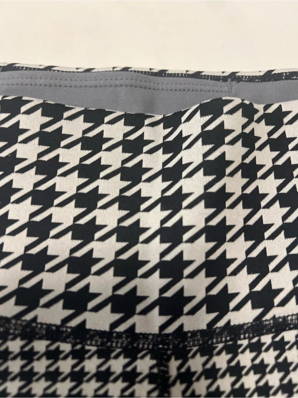 Nike One Icon Clash Houndstooth Leggings Medium Black White Dri-FIT 7/8 Athletic